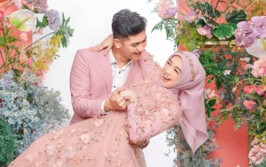 Ria Ricis Bingung Saat Teuku Ryan Dinyinyir Gara-gara Mendampinginya Dapat Penghargaan