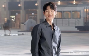 Pacar Bule Song Joong Ki Di-Spill Setia Temani Jadwal Luar Negeri