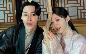 Go Yoon Jung Terciduk Isengi Lee Jae Wook Saat Syuting 'Alchemy of Souls 2'