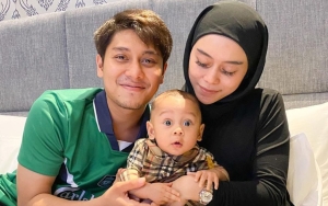 Diduga Umrah Bareng Lesti Kejora dan Baby L, Rizky Billar Tampan Pamer Rambut Baru