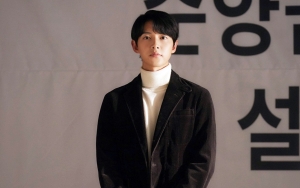 Berita Song Joong Ki Pacari Cewek Bule Disebut Jadi Penyelamat 'Reborn Rich'