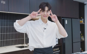 Ramah Banget, Song Kang Fansign Dadakan di Restoran BBQ Hingga Bikin Antre