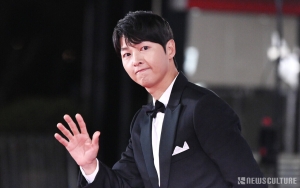 Visual Diduga Pacar Baru Song Joong Ki Disebut Bak Dewi, Kemiripan Disorot