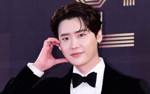 MBC Drama Awards 2022: Lee Jong Suk Diduga Ngode Ayang Saat Pidato