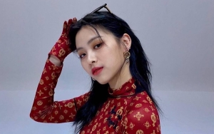 Ryujin ITZY Bikin Ngakak, Pura-pura Main Gitar Tapi Pakai Bas