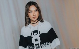 Aksi Bunga Citra Lestari Jualan Kue Cubit Bikin Kesengsem
