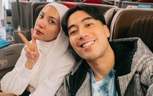 Hampir Setahun Nikah, Vidi Aldiano Pertama Kali Keluar Negeri Bareng Sheila Dara Saat Umrah