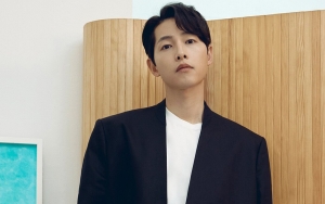 Super Tajir, Gaya Sederhana Song Joong Ki di Bandara Tuai Perhatian