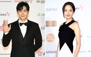 Ekspresi Kim Seon Ho Sungkan Nolak Tawaran Park Min Young Kembali Viral