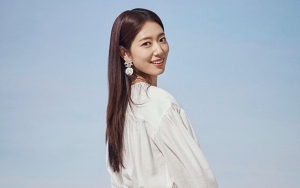 Park Shin Hye Elegan Pakai Perhiasan Mewah, Malah Digoda Promosi Ramadan