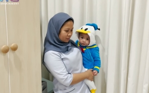 Rayyanza Cipung Nurut Sus Rini Saat Belajar Salat, Momen Berdoa Gemas