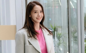Yoona SNSD Tertawakan Langit-Langit Ruang Latihan JYP Entertainment