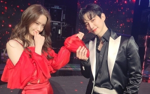 Yoona SNSD Rela Berlarian Kejar Junho 2PM Demi Ngonten di Gedung JYP