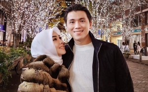 Reino Barack Pamer Kemesraan Dengan Syahrini Bak Hempas Isu Keretakan Rumah Tangga