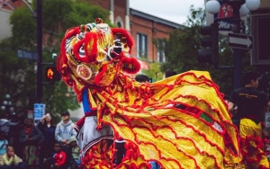 Parade Barongsai Di Prancis
