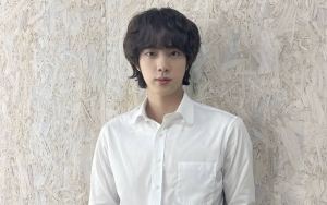 Jin BTS Gagah Hadiri Upacara Penyelesaian Pelatihan, Imej Beda Bikin Bangga