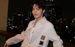 J-Hope BTS Curhat Masalah Kebiasaan Sentuh Cambang Sejak Muda