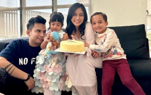 Okin Eks Rachel Vennya Main Gitar Iringi Putrinya Nyanyi Sampai Stres Sendiri