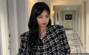 Ratu Fashion, Jennie BLACKPINK Sulap Rok Mini Jadi Kemben di Outfit Konser