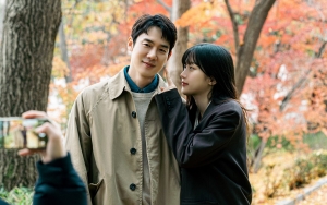 Yoo Yeon Seok Khawatirkan Kondisi Moon Ga Young di Lokasi 'The Interest of Love'