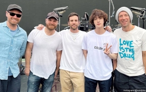 Jin BTS Alami Momen Lucu Saat Ajari Coldplay Caranya Aegyo di Vlog Terbaru
