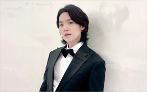 Suga BTS Sumringah Figure Dirinya Dikoleksi Tablo Epik High Sang Idola