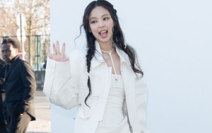 Usai Alami Luka Di Bagian Wajah, Jennie BLACKPINK Terlihat di Bandara Menuju Malaysia
