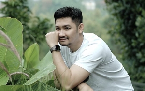 Angga Wijaya Beri Reaksi Telak Usai Disindir Dewi Persik Umrah Pakai Uang Curian