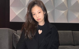 Jennie BLACKPINK Langsung Senyum Malu-malu Gegara Pertanyaan Reporter di Bandara