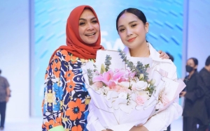Kocaknya Rieta Amilia Cosplay Jadi Fans Nagita Slavina, Sampai Disorot Besan