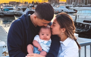 Nikita Willy Soroti Wajah Gemas Baby Issa Saat Foto Pakai Baju Tradisional Belanda