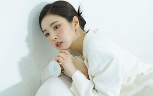 Shin Se Kyung Tampil Menawan dengan Gaya Chic di Paris Fashion Week