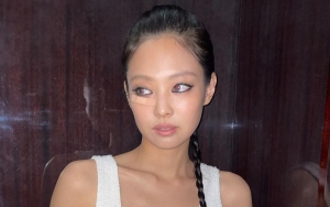 Jennie BLACKPINK Ubah Pola Pikir Soal Outfit Hitam-Putih di Paris Fashion Week