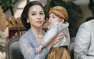 Issa Putra Nikita Willy Gak Ada Takutnya Diajari Gaya Ngambang Hingga Nyelam Saat Renang