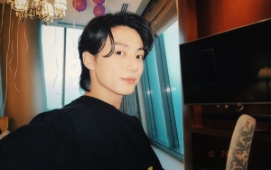 Rokok Elektrik Jungkook BTS Tertangkap Kamera Saat Siaran Live