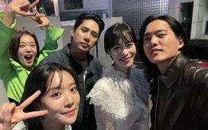 Geng Pembully 'The Glory' Lim Ji Yeon-Park Sung Hoon Cs Tampilkan Sisi Lain Lewat Pemotretan Bareng