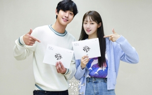  Perkuat Chemistry, Ahn Hyo Seop-Lee Sung Kyung Cs Hadiri Pembacaan Naskah 'Dr. Romantic 3'