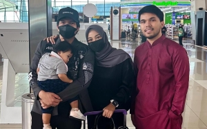 Thariq Halilintar Susul Atta ke Madinah, Gemasnya Ameena Pakai Kerudung Pink Curi Perhatian