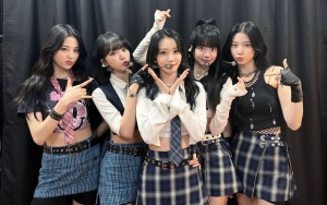 Kocak, LE SSERAFIM Nistai Lightstick Sendiri Bak Catokan Rambut
