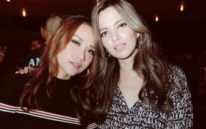 BCL Pamer Body Goals di Ultah ke-40, Nia Ramadhani Heboh Cosplay Bak Party Girl