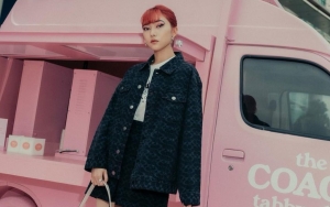 Isyana Sarasvati Pamer Selfie Kawaii Dengan Rambut Merah, Dipuji Vibes Idol Kpop