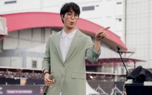 Dikta Pamer Ritual Bareng Anabul,   Outfit Gemas Curi Perhatian