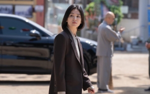 Song Hye Kyo Full Senyum Sampaikan Pesan Tulisan Tangan Soal 'The Glory'