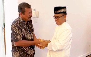 H Faisal Beri 'Tanda Terima Kasih' Ke Pak Ansori Penyelamat Gala, Ukuran Amplop Disorot