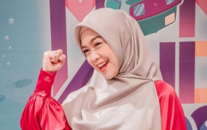 Bagi THR, Ria Ricis Langsung Kabulkan Keinginan Umrah Guide Pribadinya