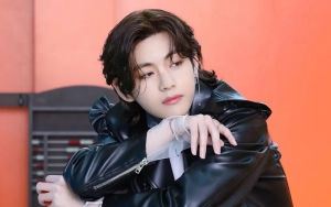 V BTS Perdana Pajang Foto Bareng Cewek di Feeds Instagram