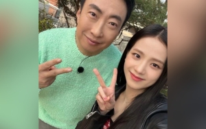 Jisoo BLACKPINK dan Park Myung Soo Adu Skill Fotografi, Chemistry Lucu Bikin Nagih 