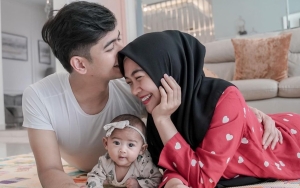 Ria Ricis Tandai Tubuh Suami dengan Lipstik Merah, Teuku Ryan: Di-kiss