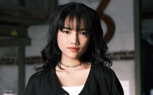 Cantik Berhijab, Fuji An Tak Kuasa Bendung Air Mata Kala Sedang Berbagi