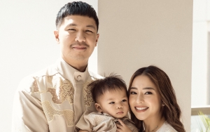 Issa Jalani Pemotretan Sendiri Tanpa Nikita Willy, Pose On Point Bak Model Profesional